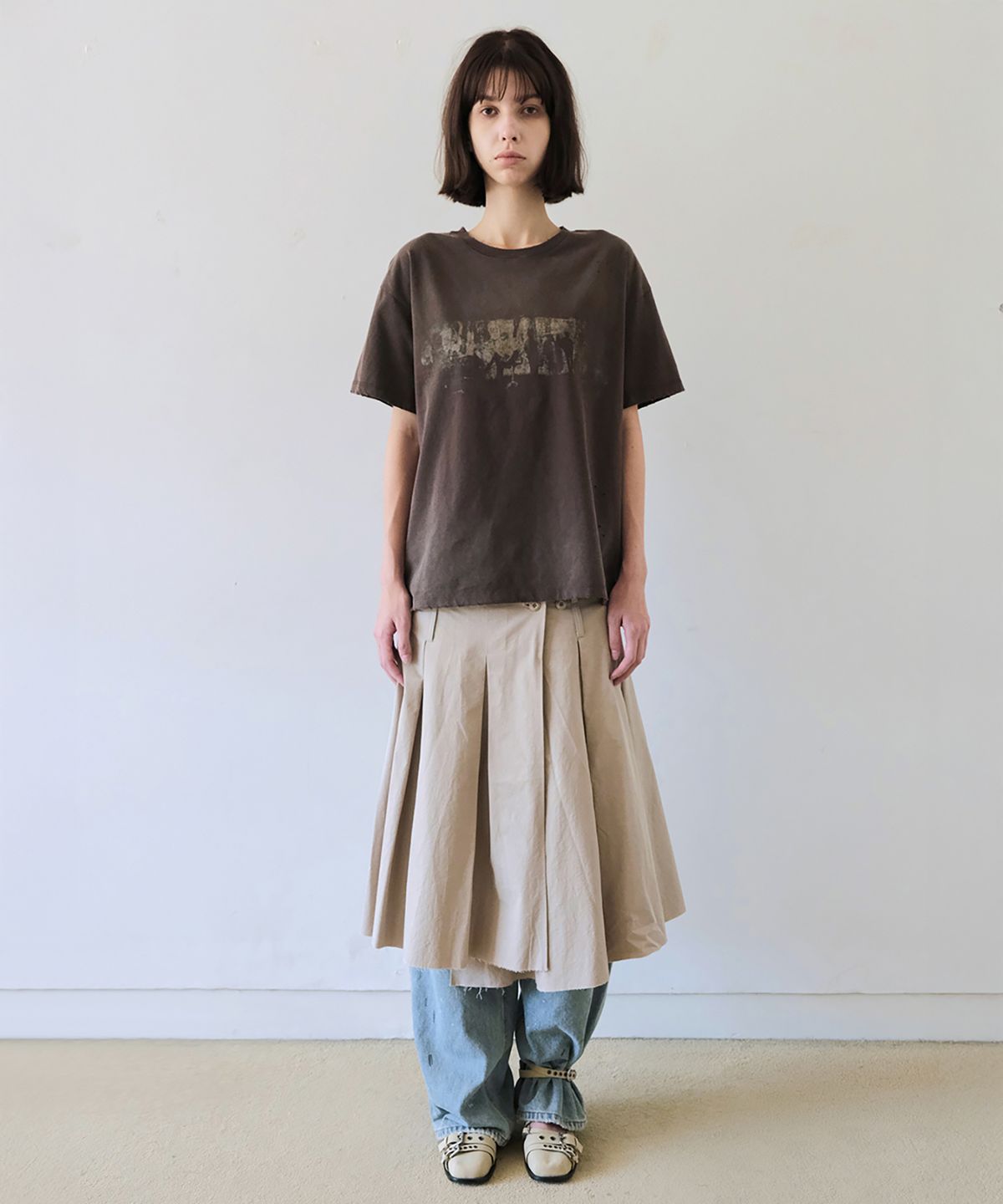 더블유케이엔디 프로젝트(WKND PROJECT) MARKED UP GRAPHIC TEE (CHARCOAL)