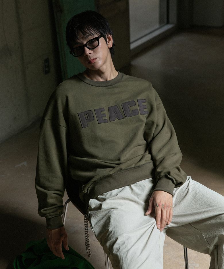 BC 빈티지 컷오프 패치 맨투맨 (KHAKI)