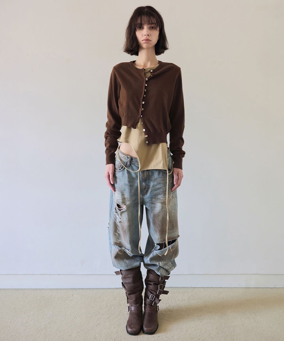 더블유케이엔디 프로젝트(WKND PROJECT) ASYMMETRIC KNIT CARDIGAN (BROWN)