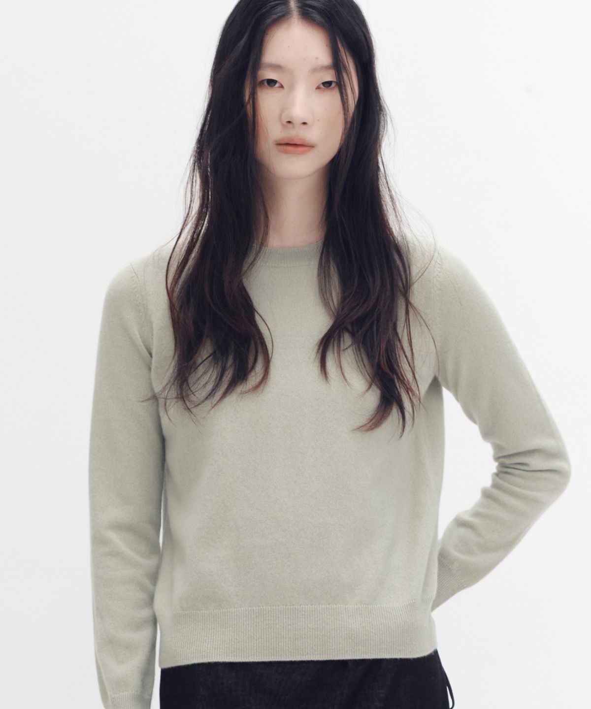 주느세콰(JE NE SAIS QUOI) [100 cashmere] 에센셜 크루넥 캐시미어 니트_세이지그린