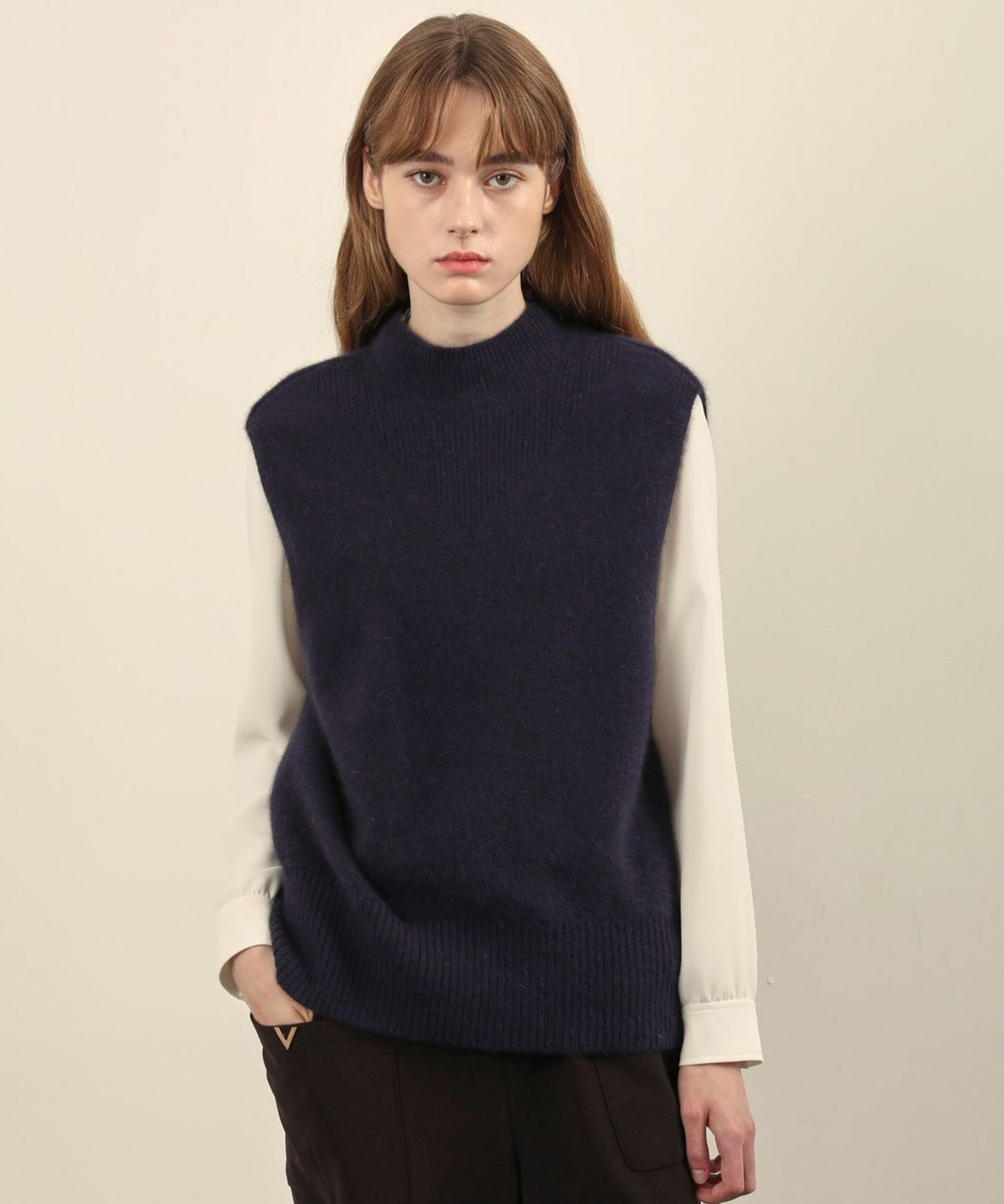 올리비아로렌(OLIVIALAUREN) 라쿤 하프넥 베스트_VOCBN4W9221