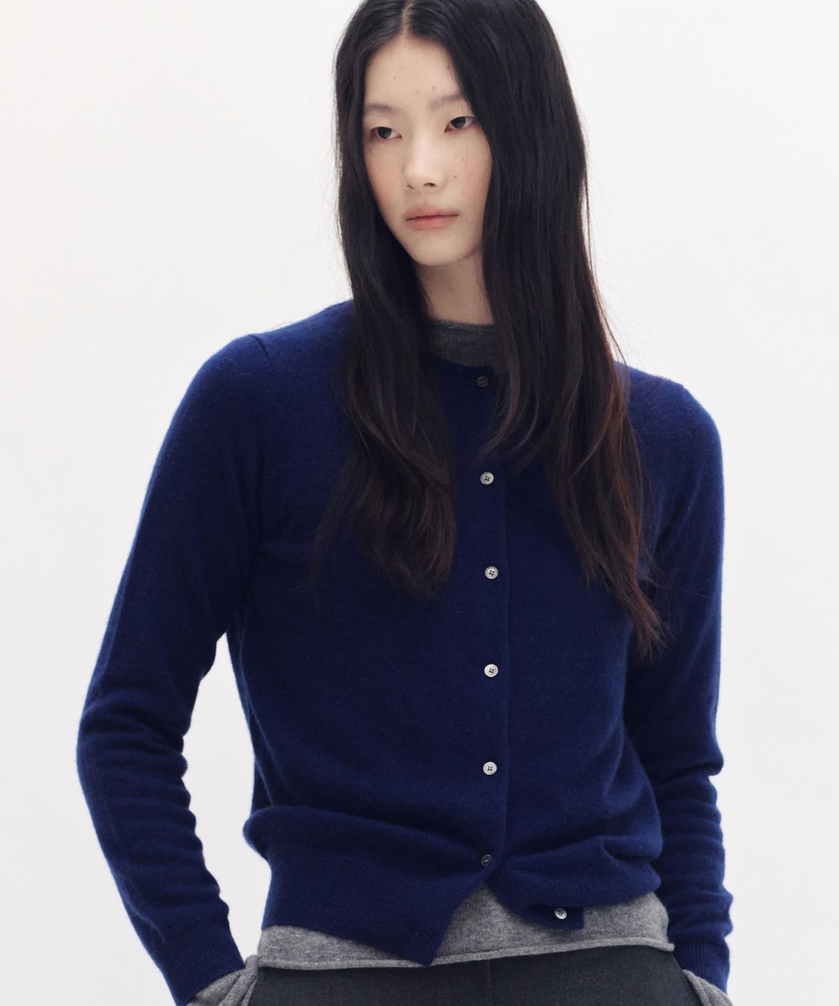 주느세콰(JE NE SAIS QUOI) [100 cashmere] 에센셜 크루넥 캐시미어 가디건_로얄블루