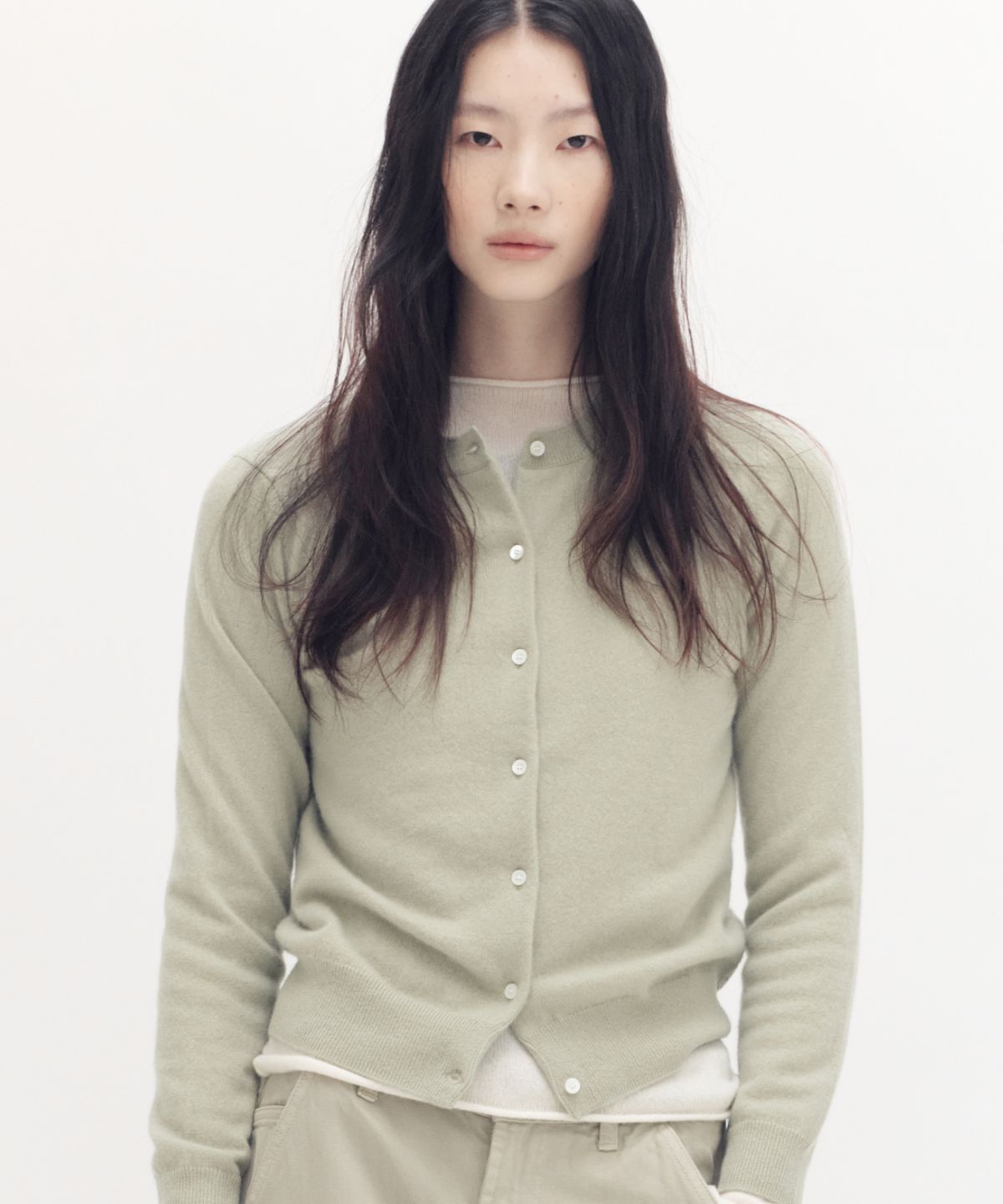 주느세콰(JE NE SAIS QUOI) [100 cashmere] 에센셜 크루넥 캐시미어 가디건_세이지그린