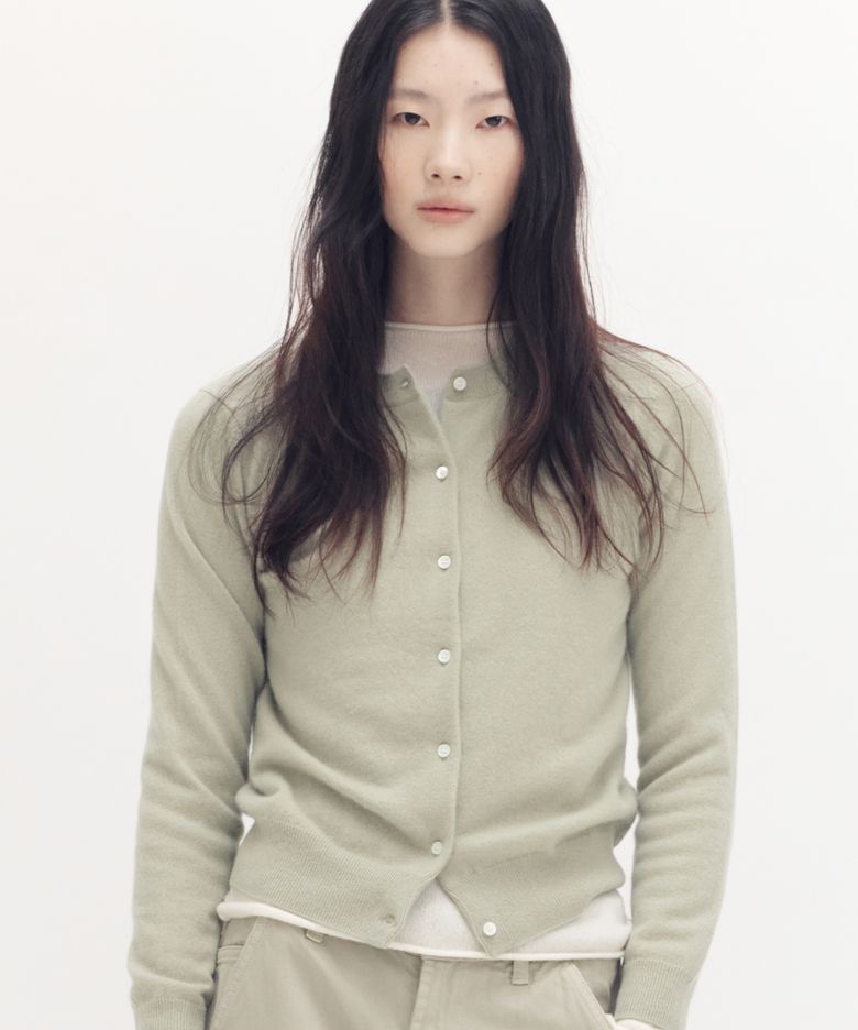 [100 cashmere] 에센셜 크루넥 캐시미어 가디건_세이지그린