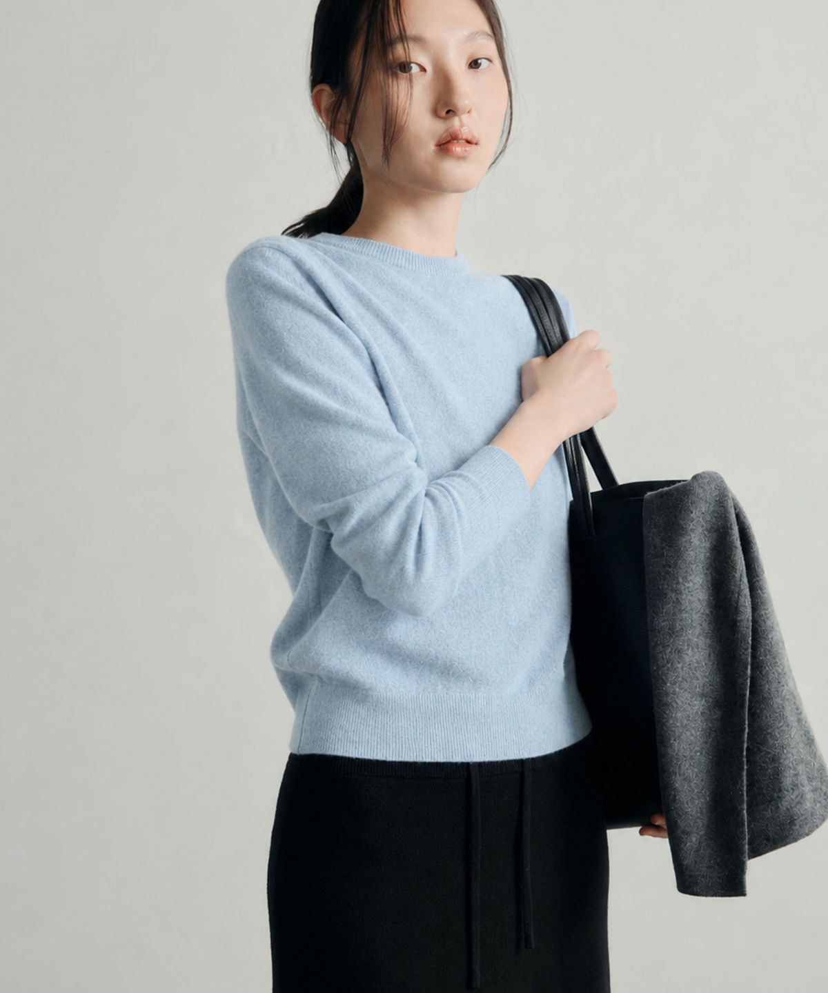 더니트컴퍼니(THEKNITCOMPANY) [스토커즈 콜라보](우먼) 파인 캐시미어 100 크루넥 2color