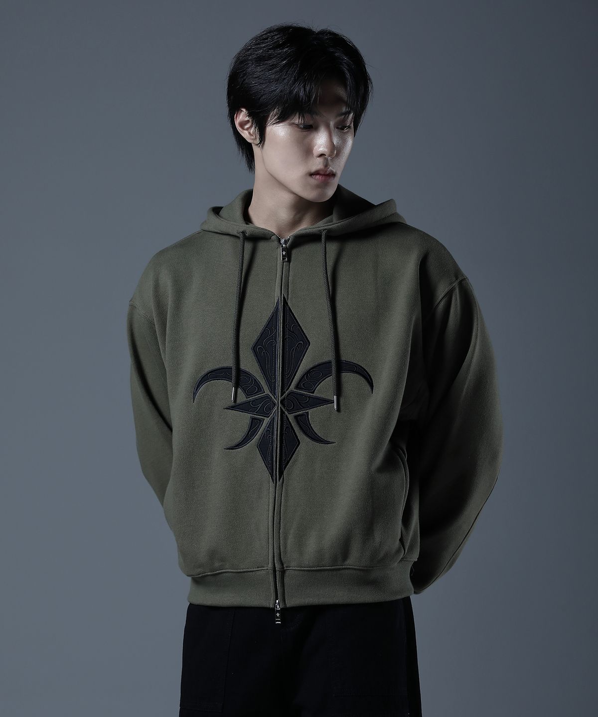 카미드(CARMID) 인디고 아플리케 후드집업 [카키]