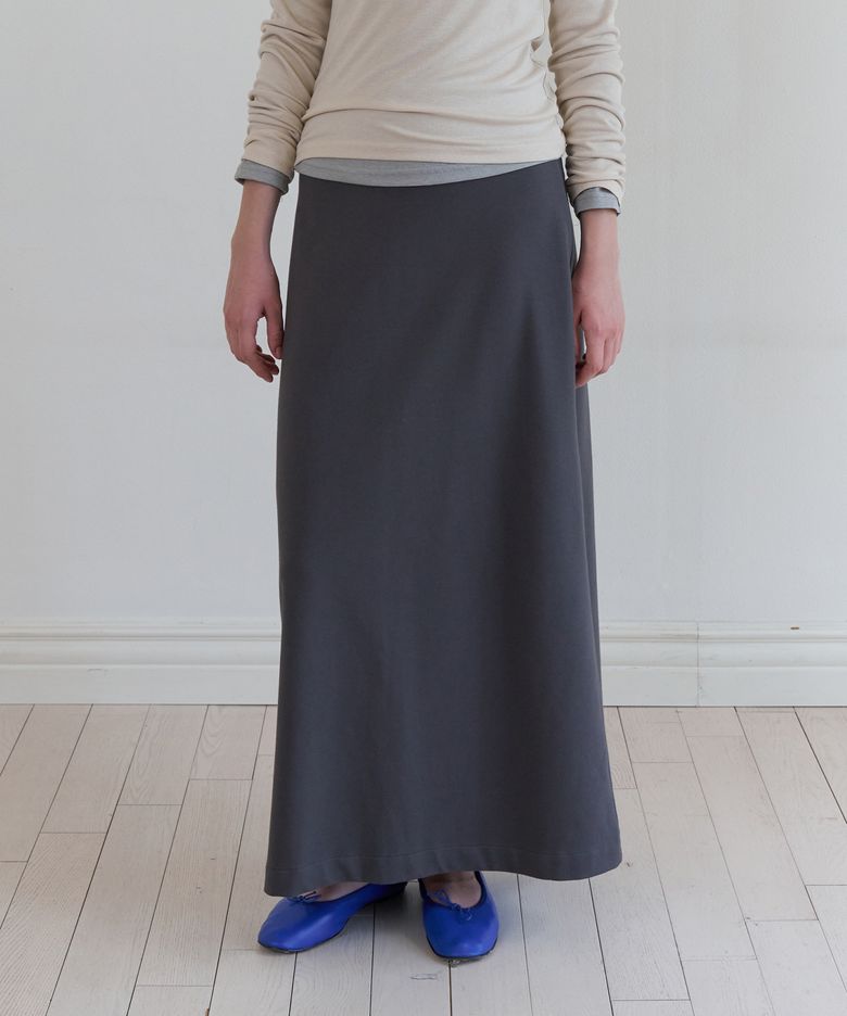 Soft touch lettering long skirt (chacoal)