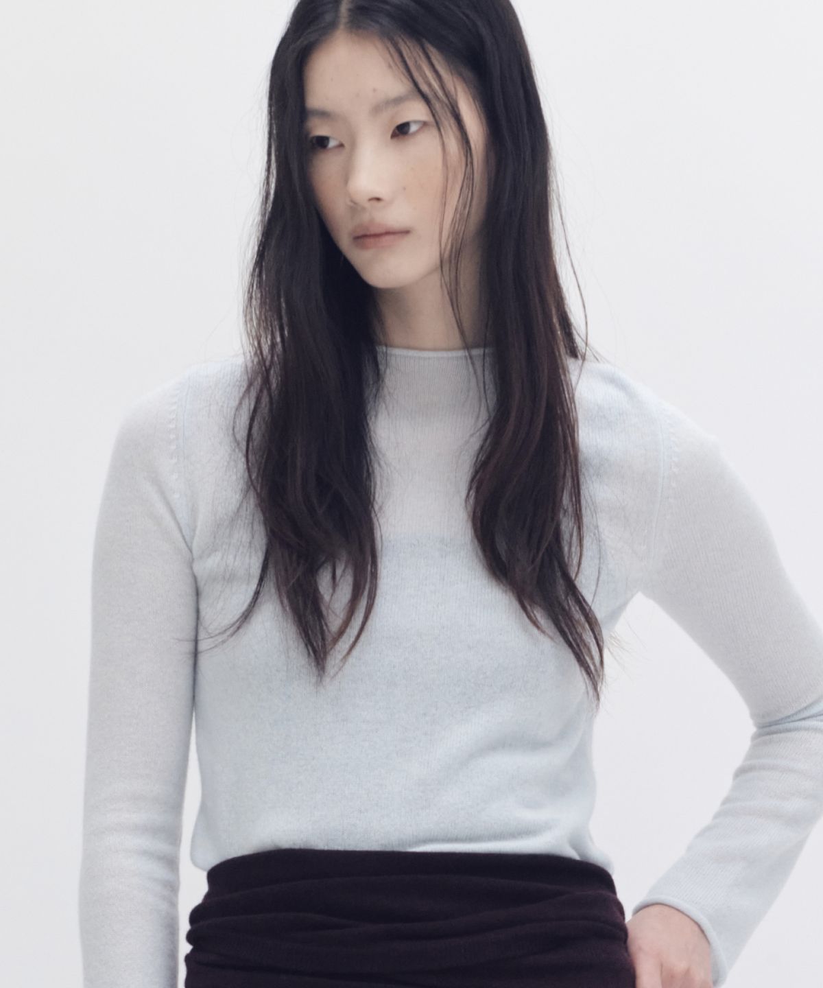 주느세콰(JE NE SAIS QUOI) [10 cashmere] 시어 크루넥 캐시미어 니트_멜란지스카이블루