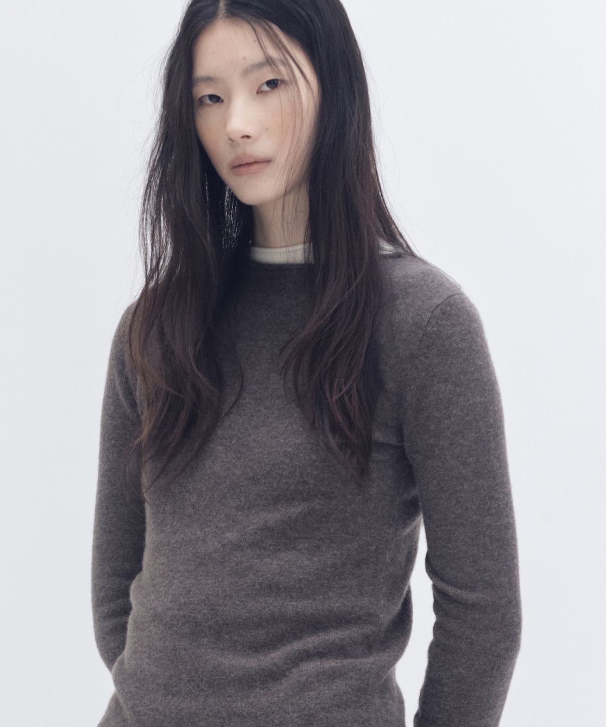 주느세콰(JE NE SAIS QUOI) [10 cashmere] 시어 크루넥 캐시미어 니트_멜란지브라운