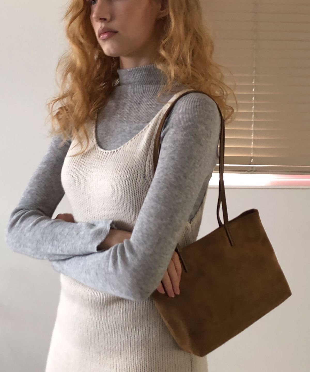 딜라이디(DELIDI) Pure suede shoulder bag (carmel)