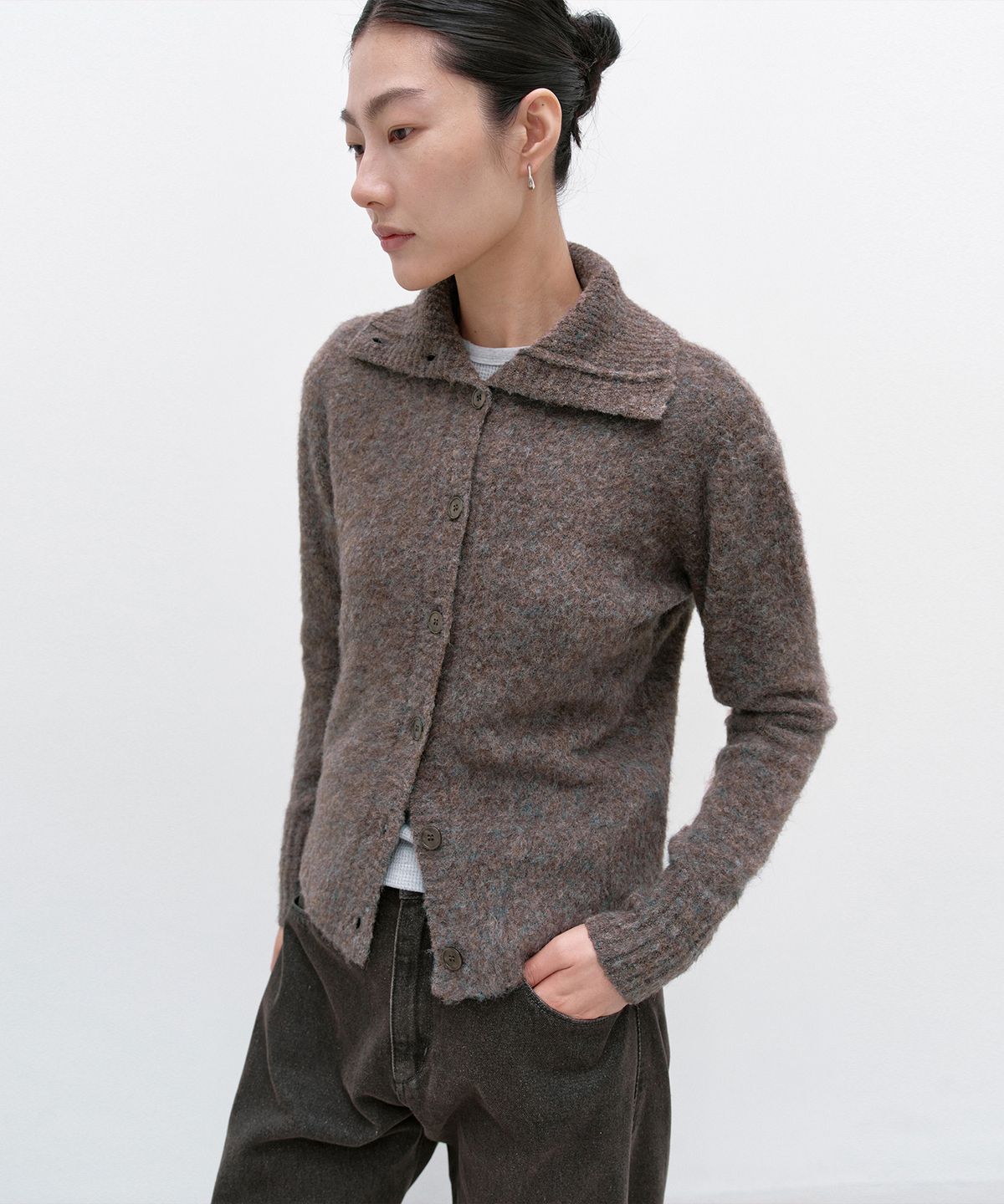 인사일런스 우먼(INSILENCE WOMEN) 헤어리 스프레드 칼라 가디건 BROWN
