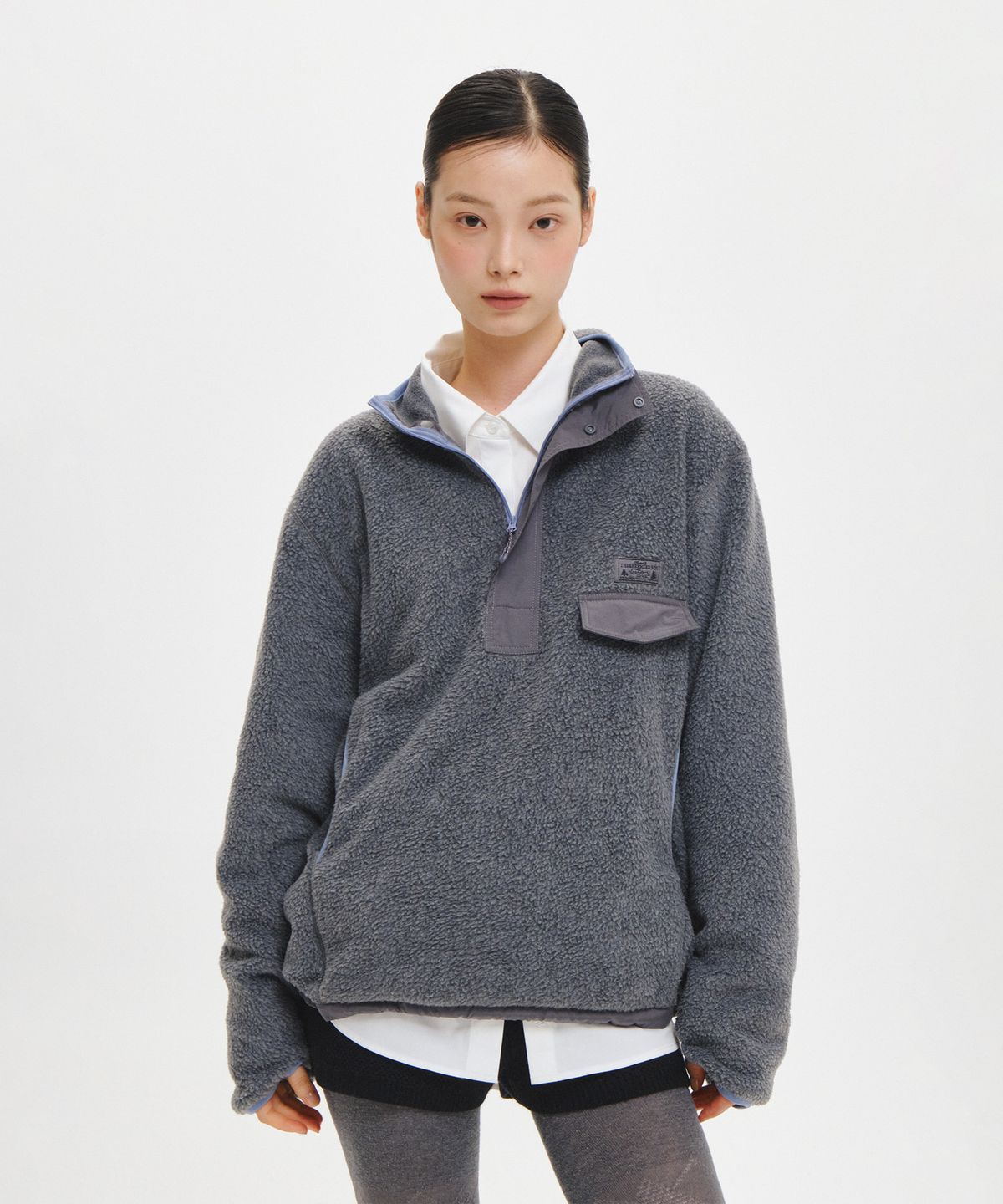 제너럴아이디어(GENERALIDEA) UNISEX 하이넥 반집업 플리스 아노락 [CHARCOAL] / GF3USS005