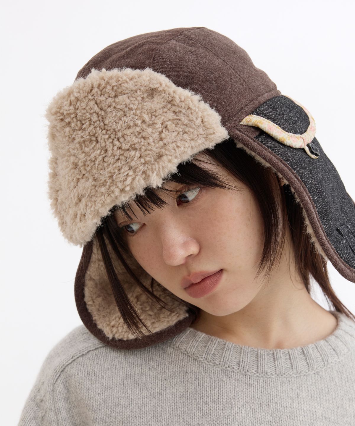 오헤시오(OHESHIO) FLORAL POCKET TRAPPER HAT, BROWN