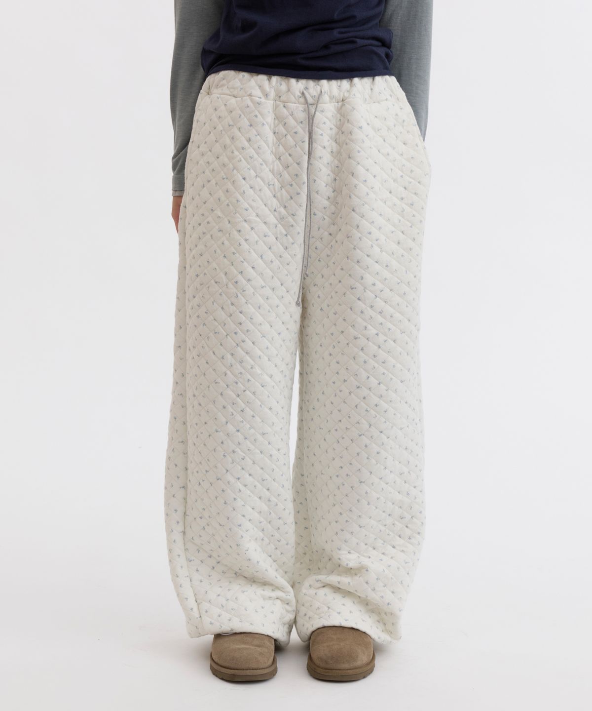 오헤시오(OHESHIO) FLORAL QUILTED OVERSIZED BANDING PANTS, BLUE FLORAL