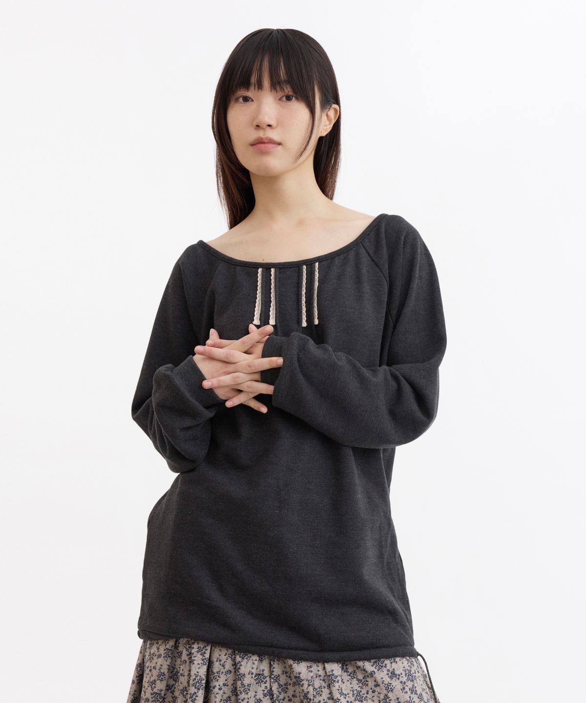 오헤시오(OHESHIO) U-NECK LACE SWEATSHIRT, CHARCOAL