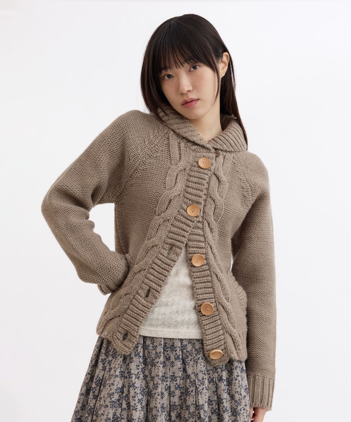 오헤시오(OHESHIO) SHAWL COLLAR CABLE KNIT CARDIGAN, KHAKI BEIGE