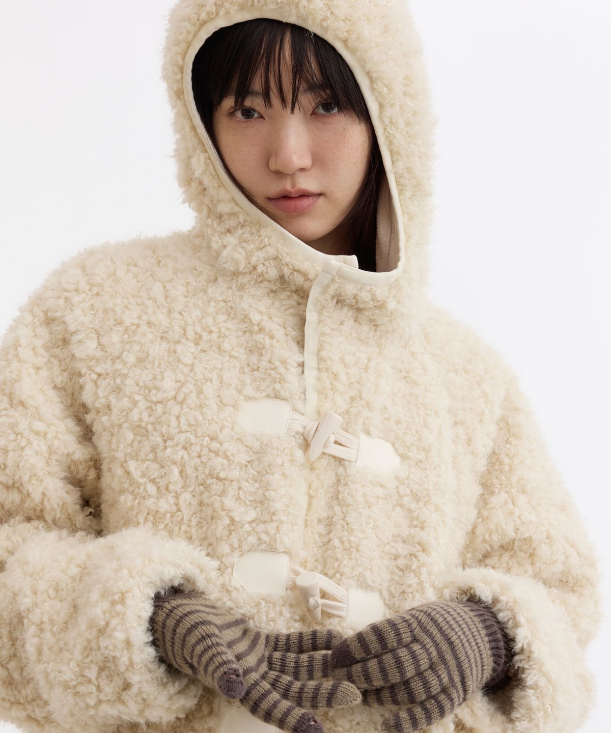 오헤시오(OHESHIO) FLUFFY TOGGLE HOODED JACKET, IVORY