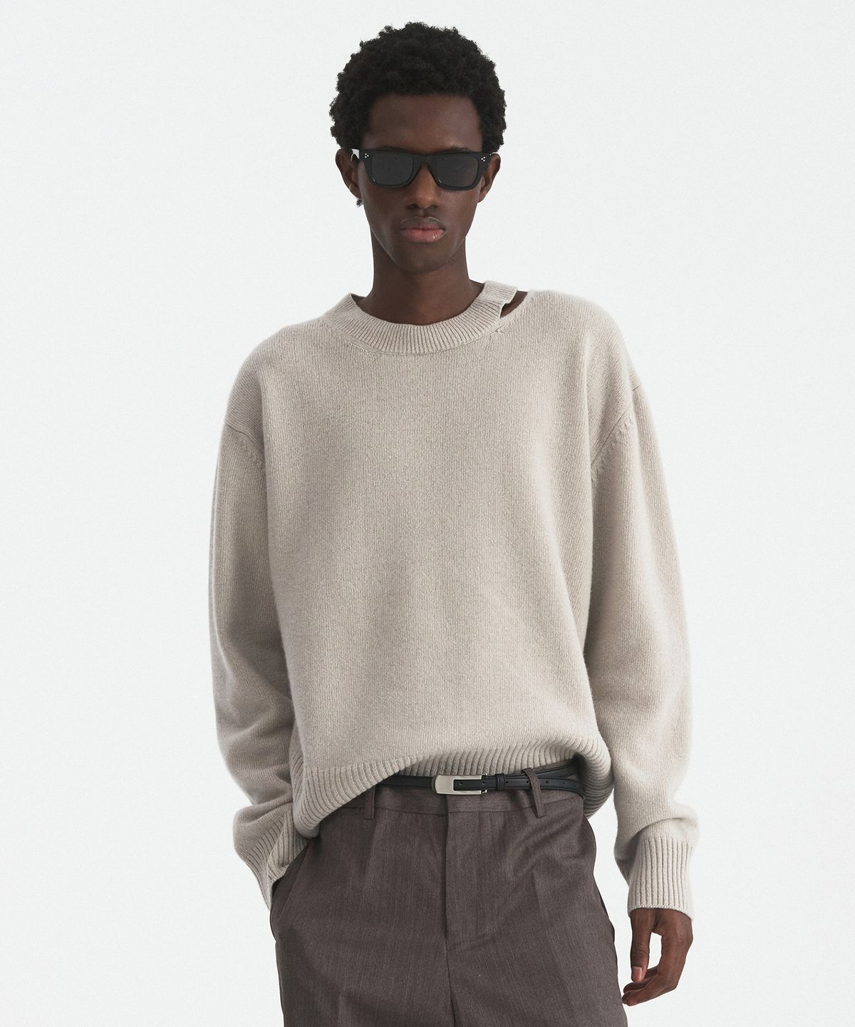 윈더(WINDER) SLIT MERINO WOOL SWEATER - GREY BEIGE