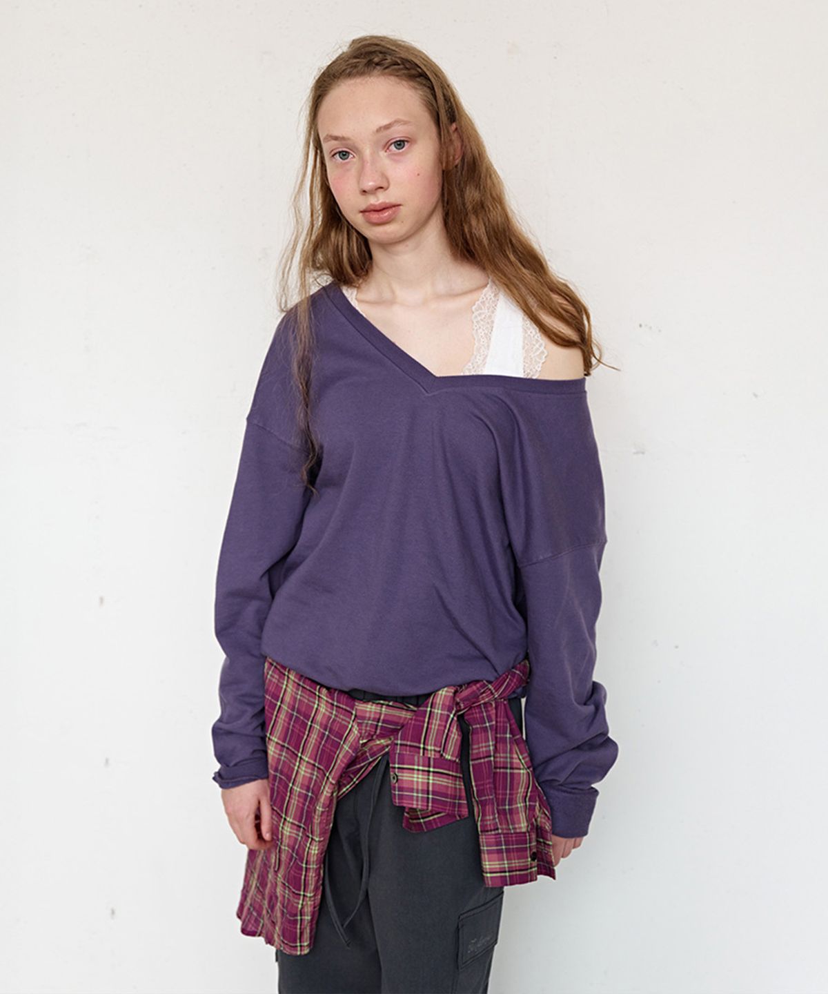 펀프롬펀(FUNFROMFUN) V-Neck Sweatshirt, Plum Smoothie