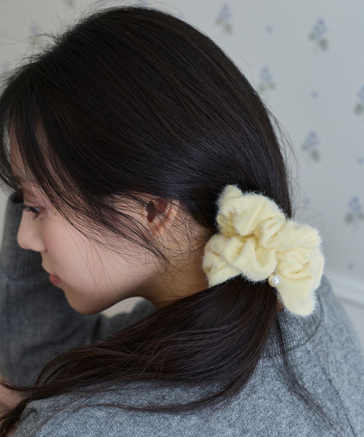 앤무오유(NMOU) fuzzy knit scrunchie_yellow