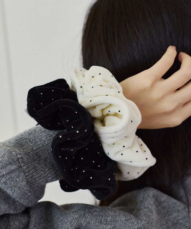 velvet dot scrunchie_ivory