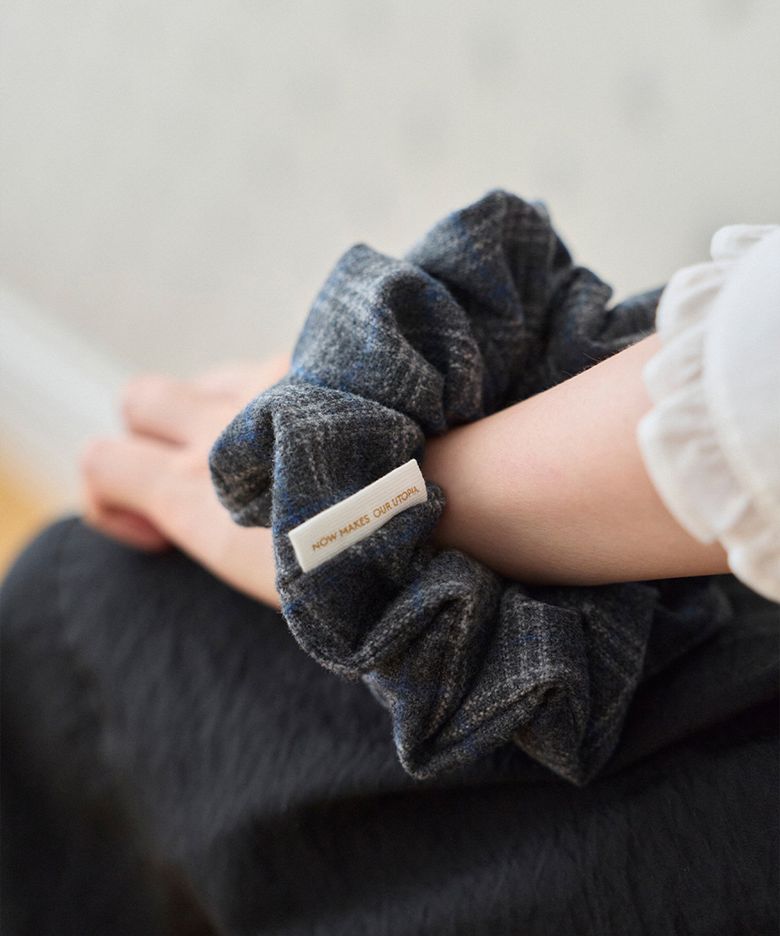 classic check scrunchie_dark gray