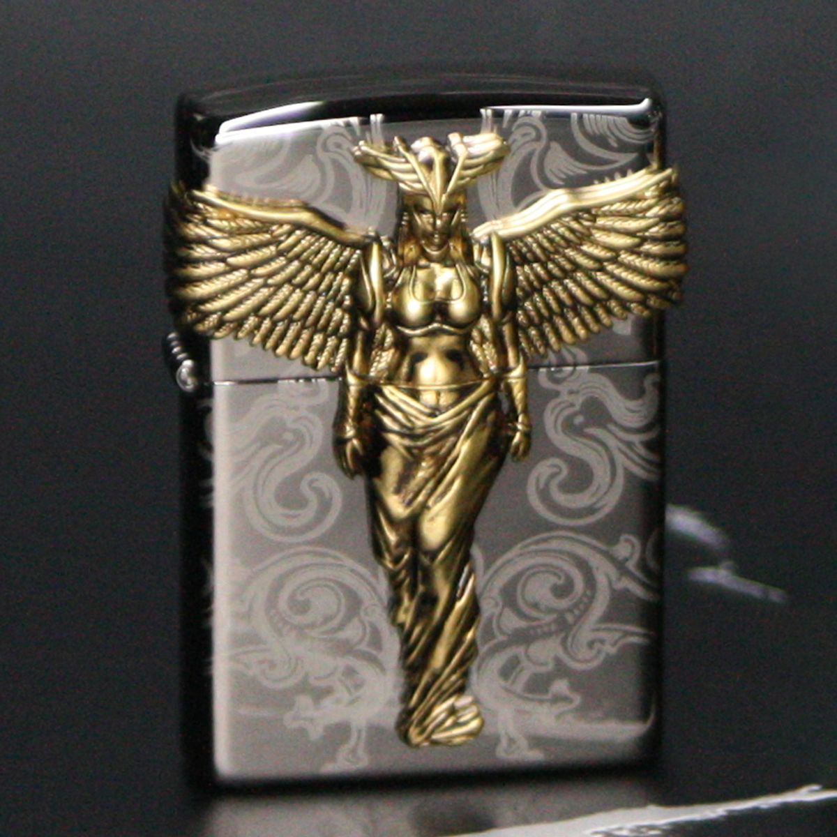 지포(ZIPPO) 용기와 비상을 담은 여전사 아마존 윙스 골드