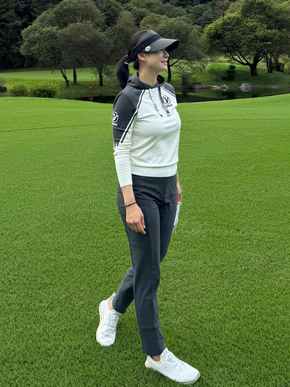 볼빅 골프웨어(VOLVIK GOLFWEAR) 여성 브이배색 인타 후드니트 VLKTP901_CR