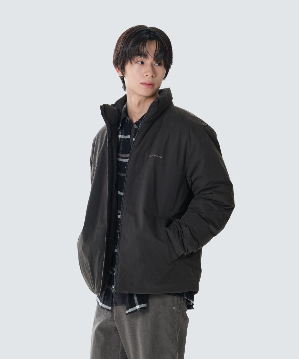 스노우피크 어패럴(SNOWPEAK APPAREL) 클랜드 스탠드넥 미들 다운 자켓 (S26WMDDJ92) Charcoal