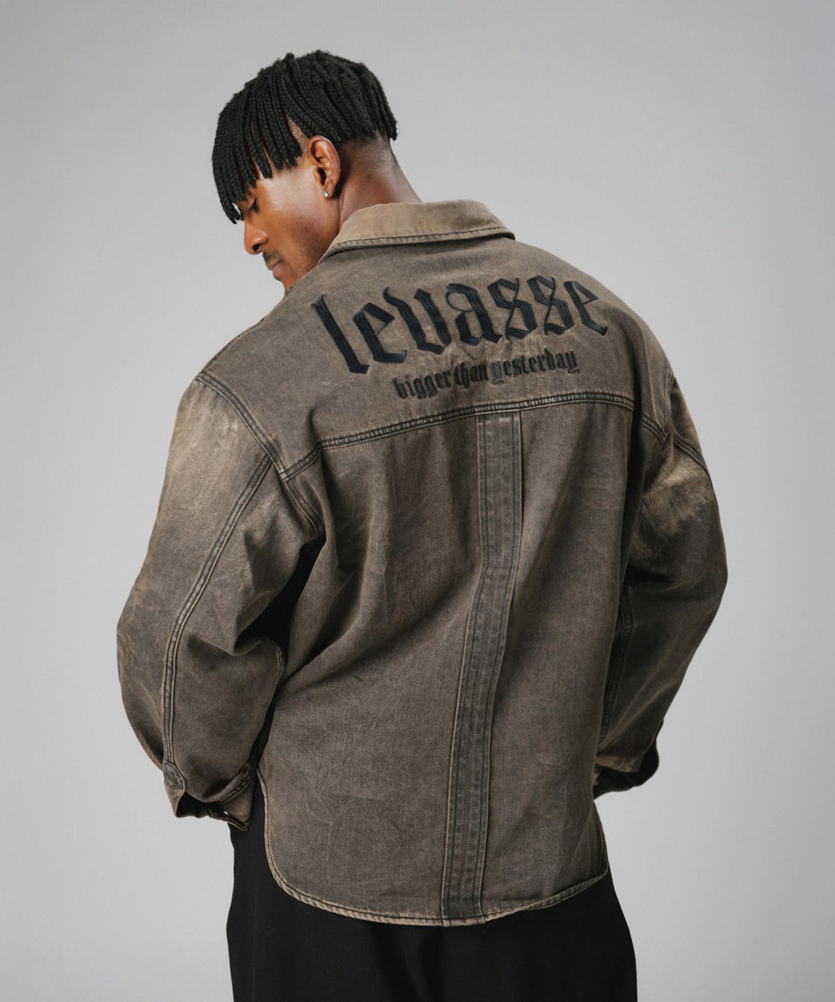 르바세(LEVASSE) Signature Lettering Denim Shirt Jacket_Mud Brown