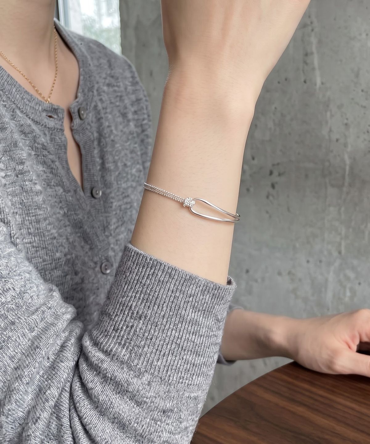 쥴리어스(JULIUS1) knot half bangle bracelet JSB-033