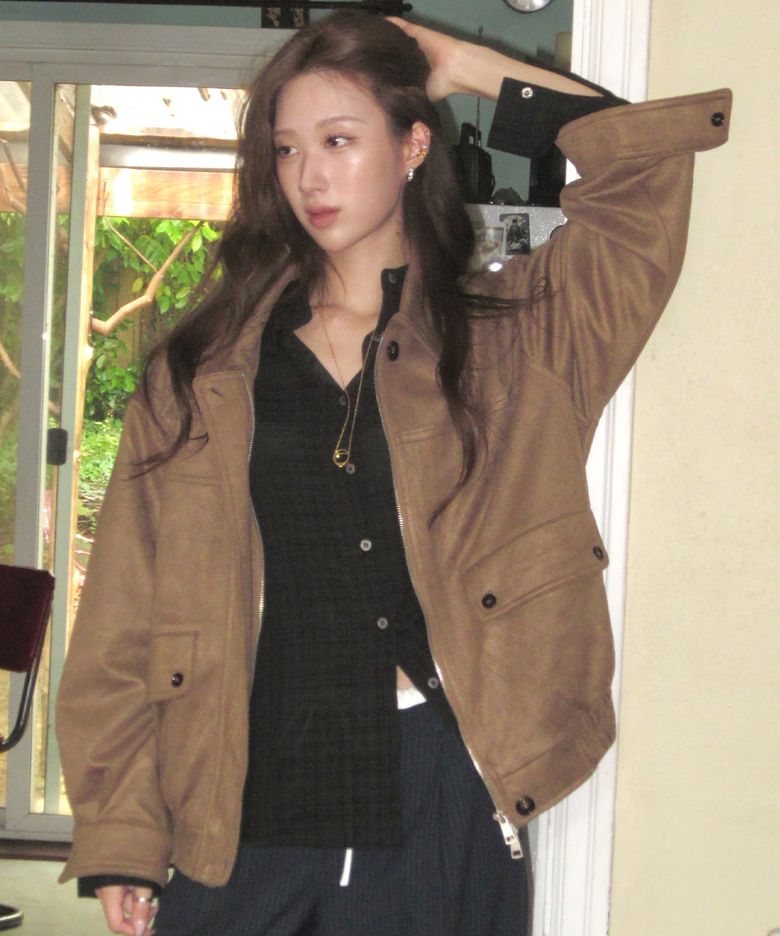 마이 모먼트 스웨이드 봄버_BROWN
