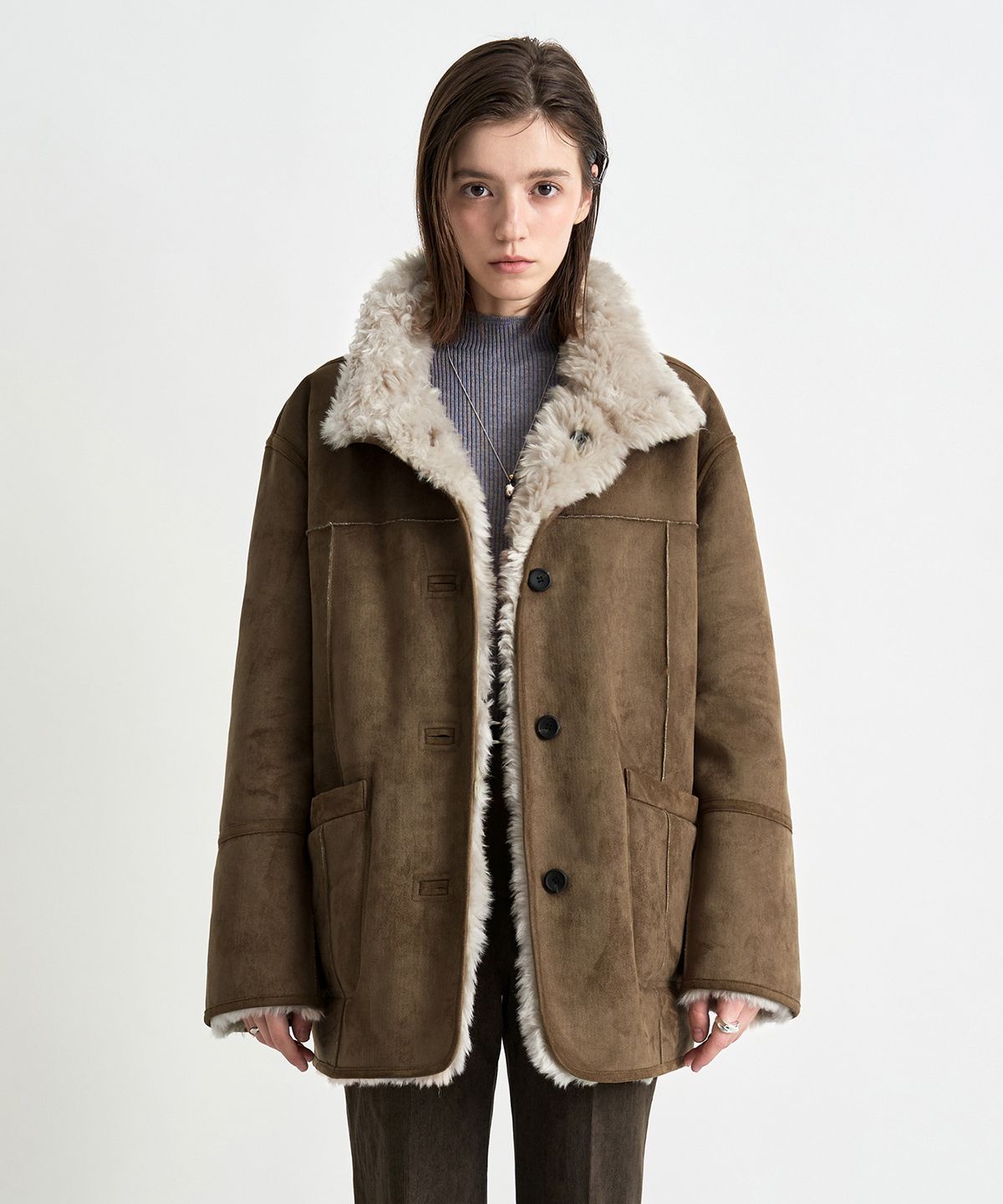커스텀어클락 우먼(COSTUMEOCLOCK WOMAN) 스웨이드 리버시블 하프 무스탕 자켓 카멜 COWJK003CAMEL