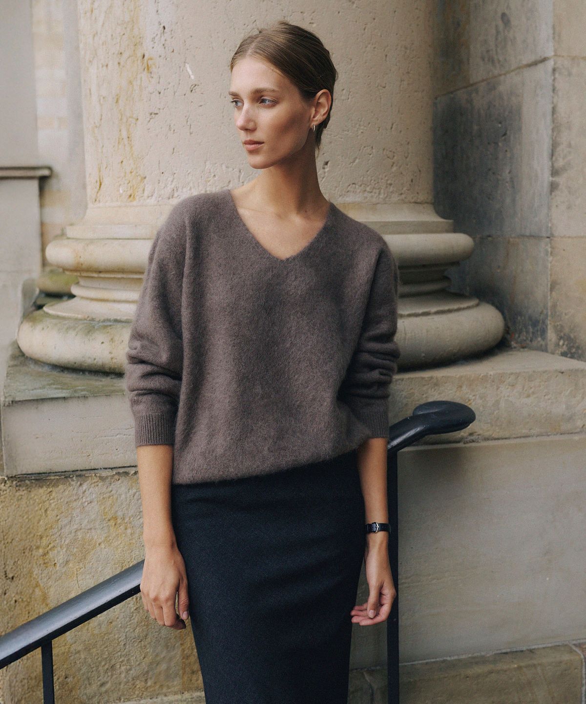 라메레이(LAMEREI) Silk Wool Brushed V-Neck Knit Top[LMBFWIKN2105]-Mocha Brown