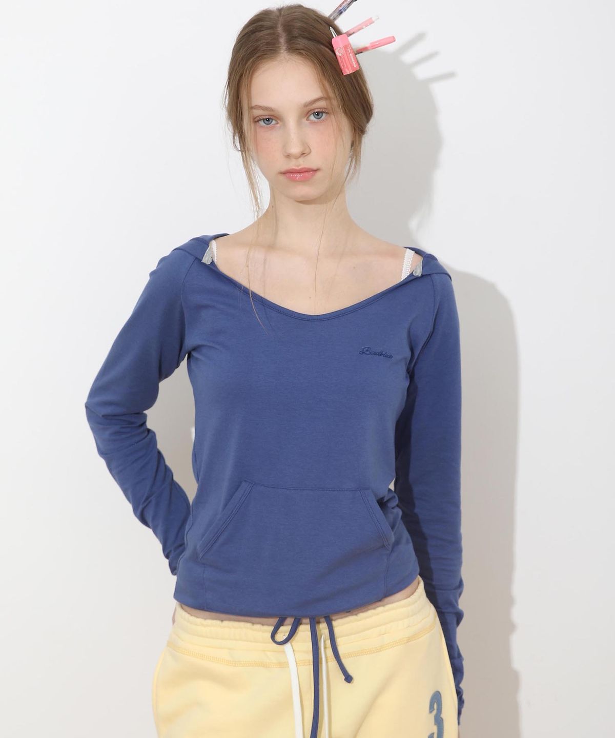 배드블루(BADBLUE) Gummy Raglan Hoodie Blue Berry