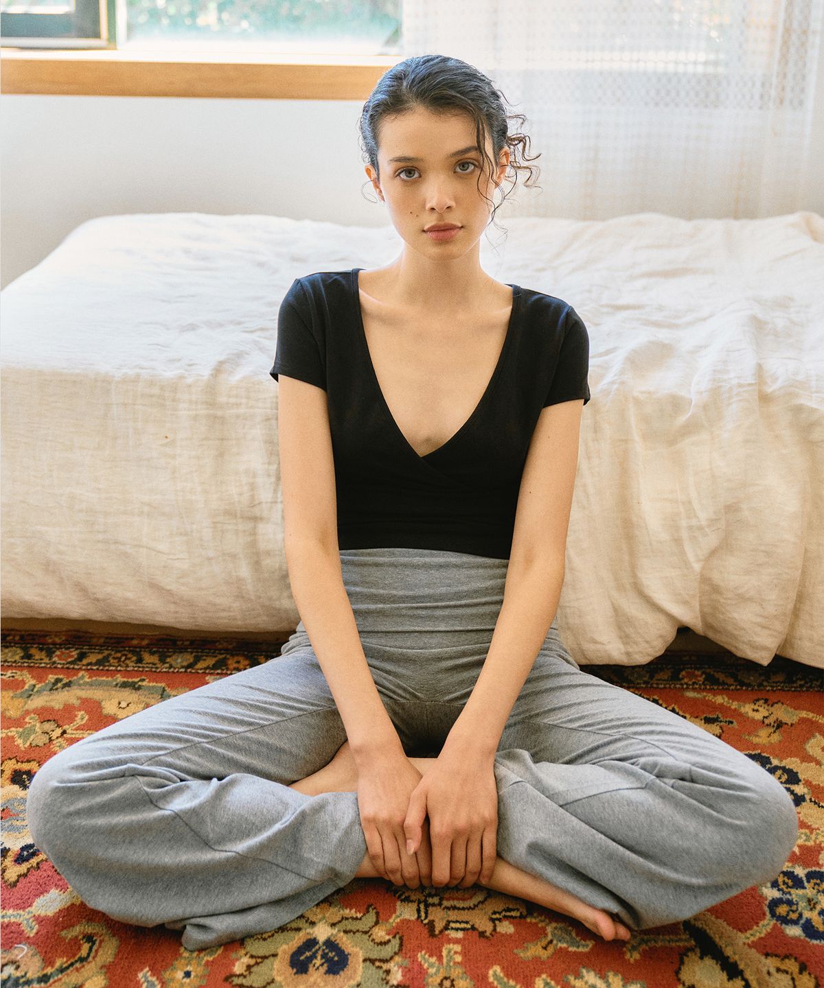 디야니(DHYANI) Terra Wrap Tee (Black)