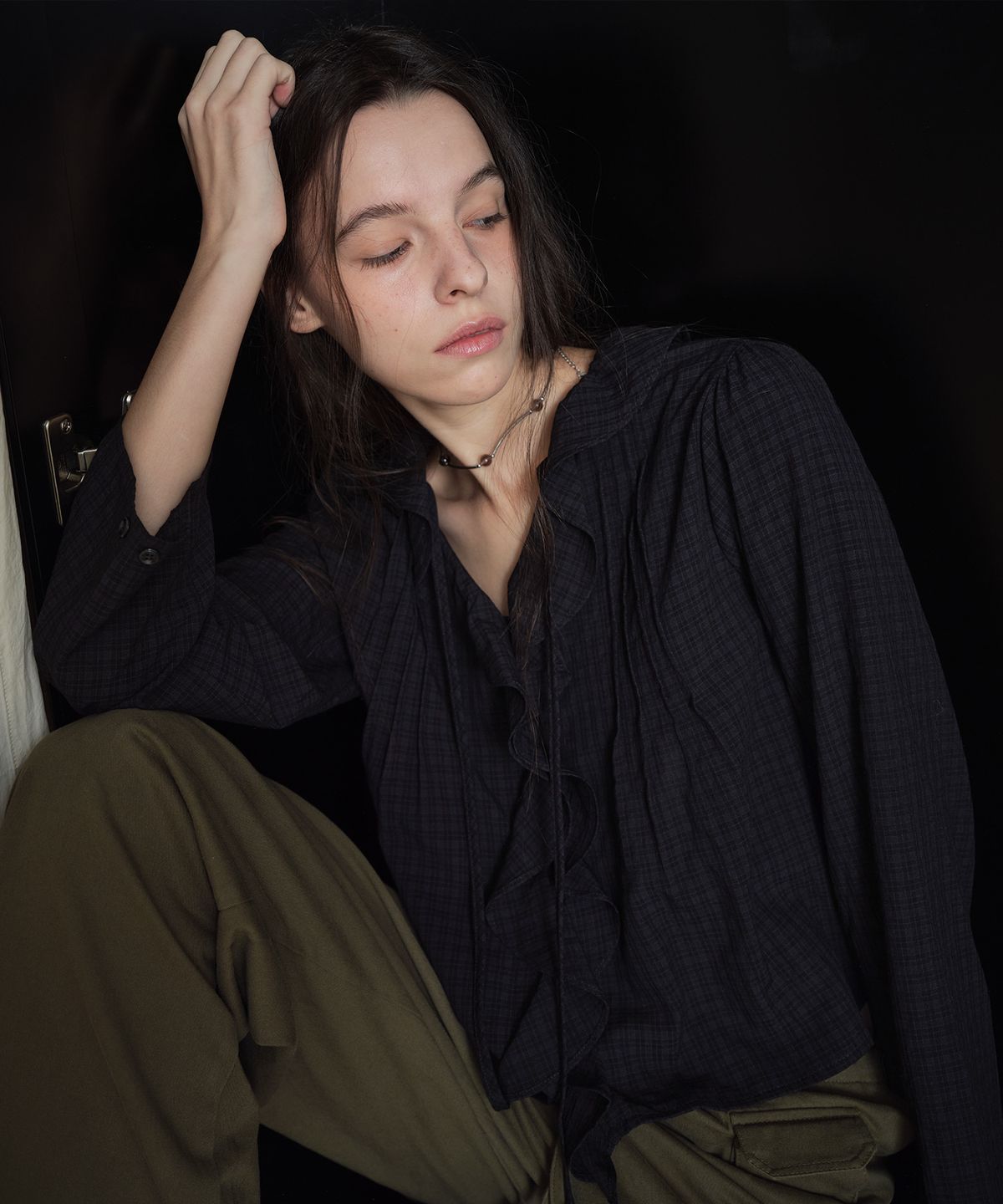 무드무스(MOODMOOSE) TIEN BLOUSE NAVY [MMFA1BL28NV]