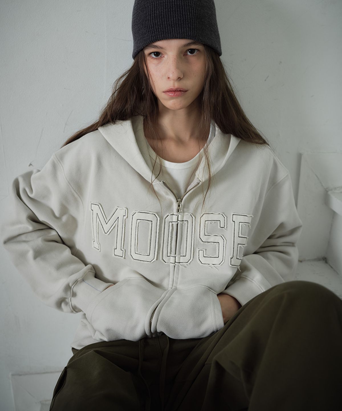 무드무스(MOODMOOSE) LOW ZIP-UP CREAM [MMFA1TS06CR]