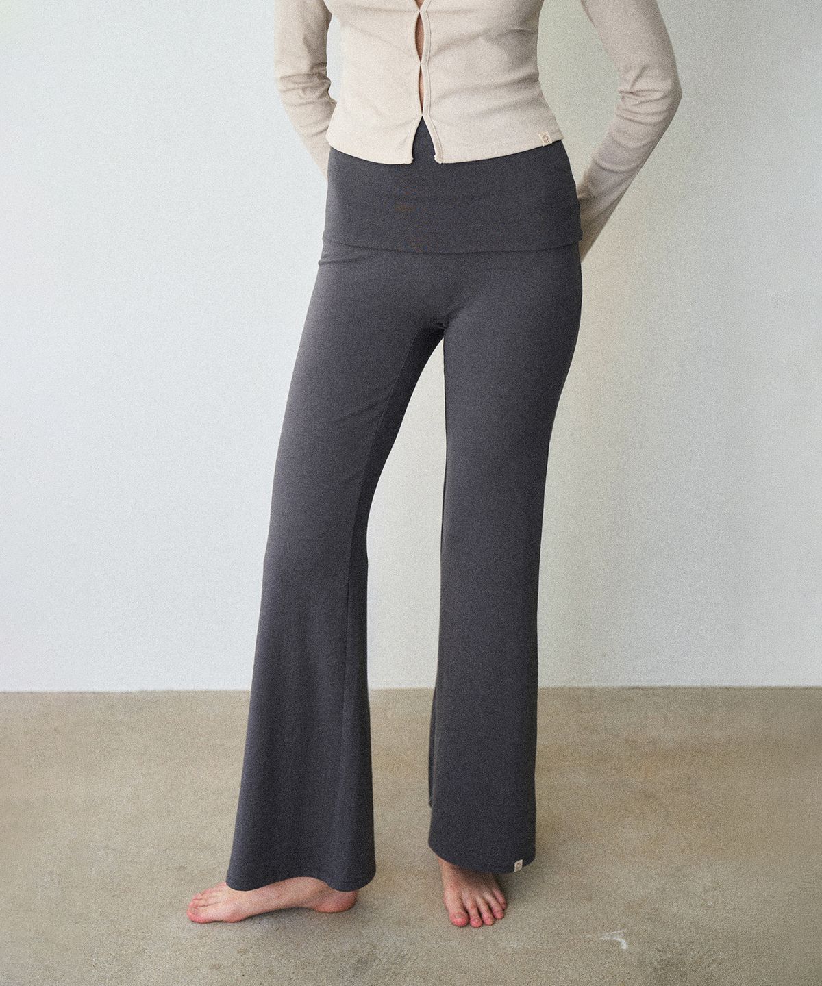 디야니(DHYANI) High Waist Bootcut Pants (Deep Gray)