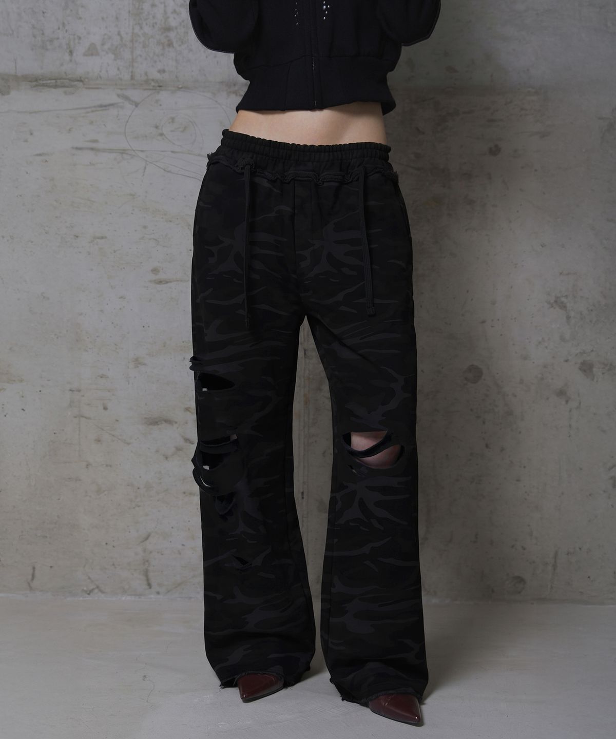 분트(VOONT) Shadow Texture Camo Wide Pants (DARK GRAY)
