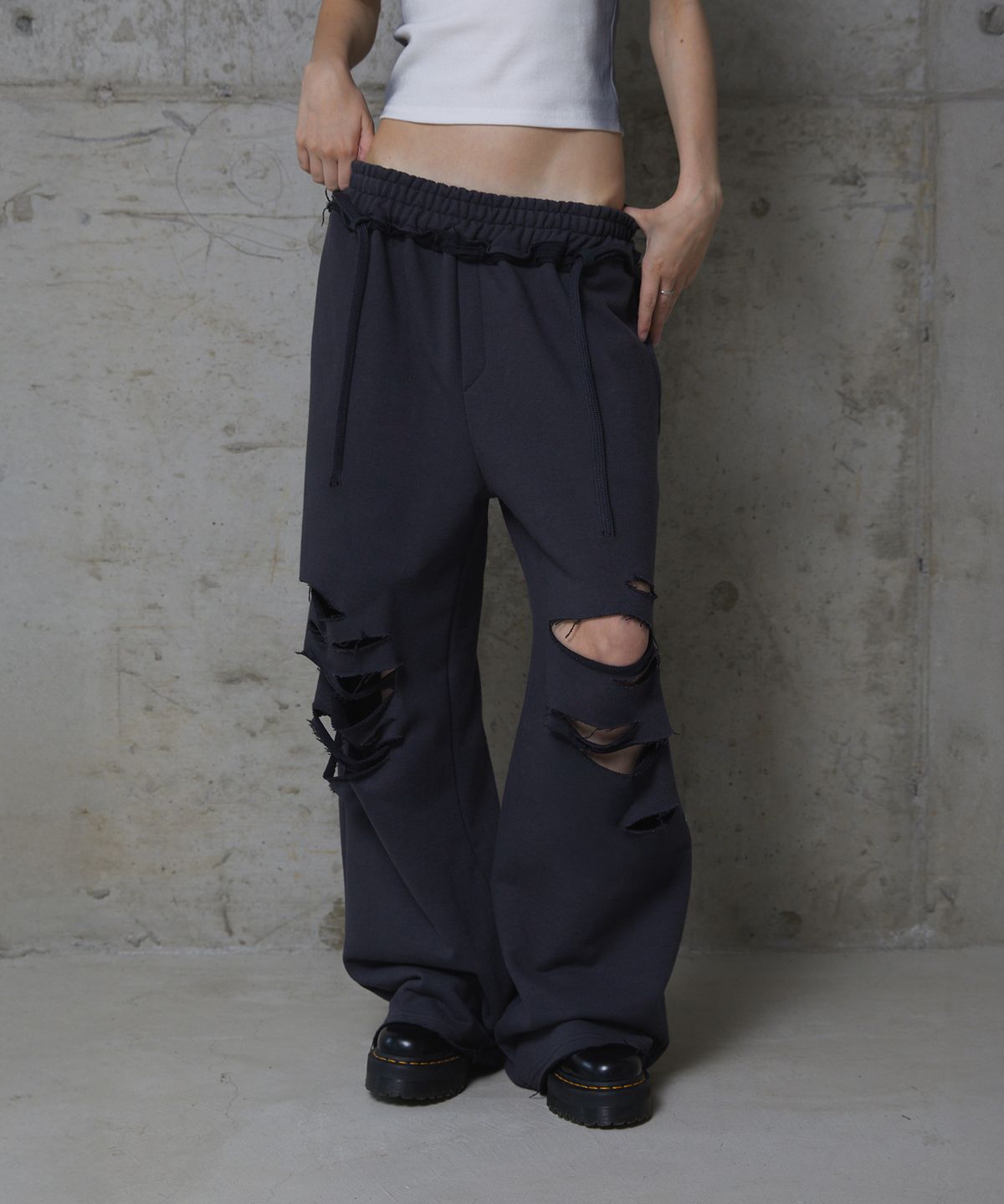 분트(VOONT) Distressed Wide Pants (DARK GRAY)