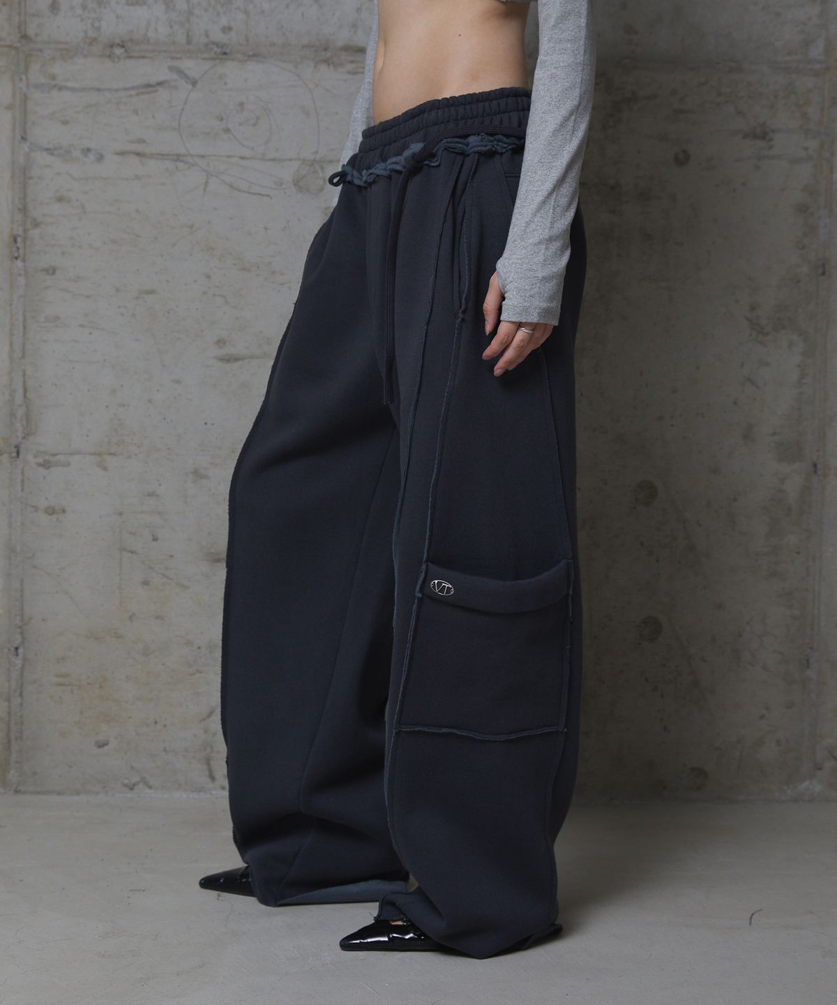 분트(VOONT) Utility Pocket Wide Pants (DARK GRAY)