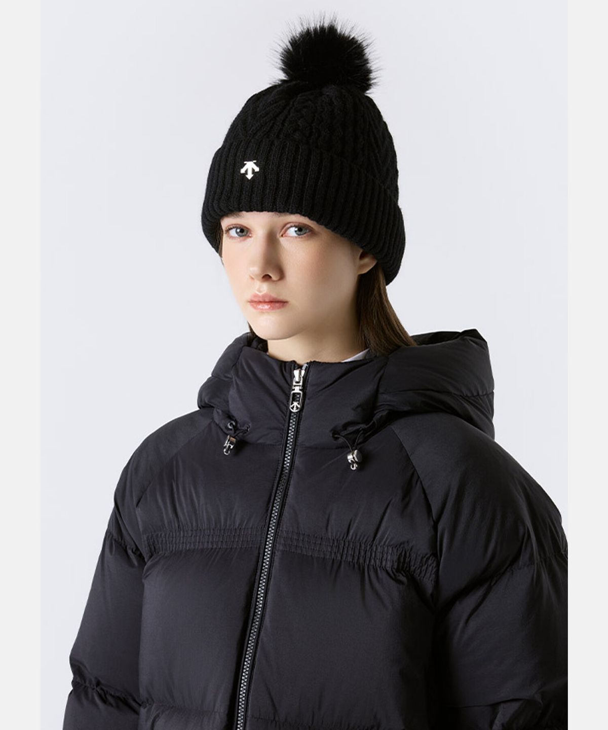 데상트(DESCENTE) 여성 방울 비니 블랙 SR422SKCO1