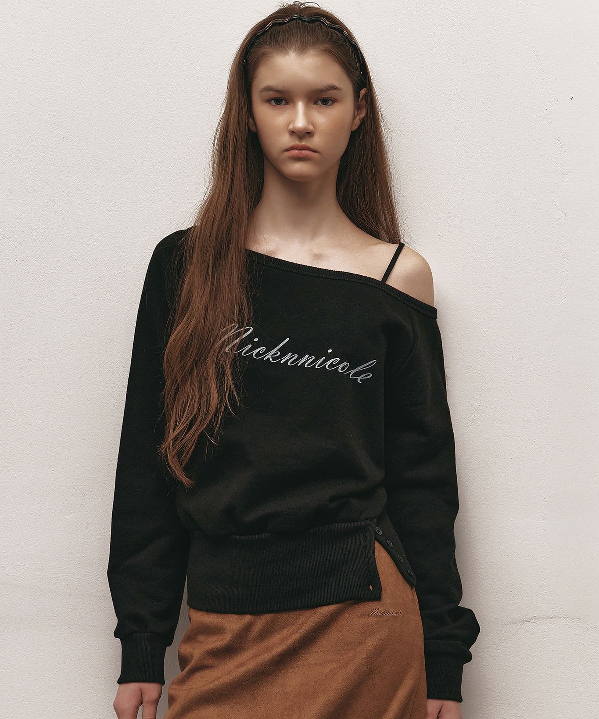 닉앤니콜(NICK&NICOLE) NICOLE SLIT SWEATSHIRT_BLACK