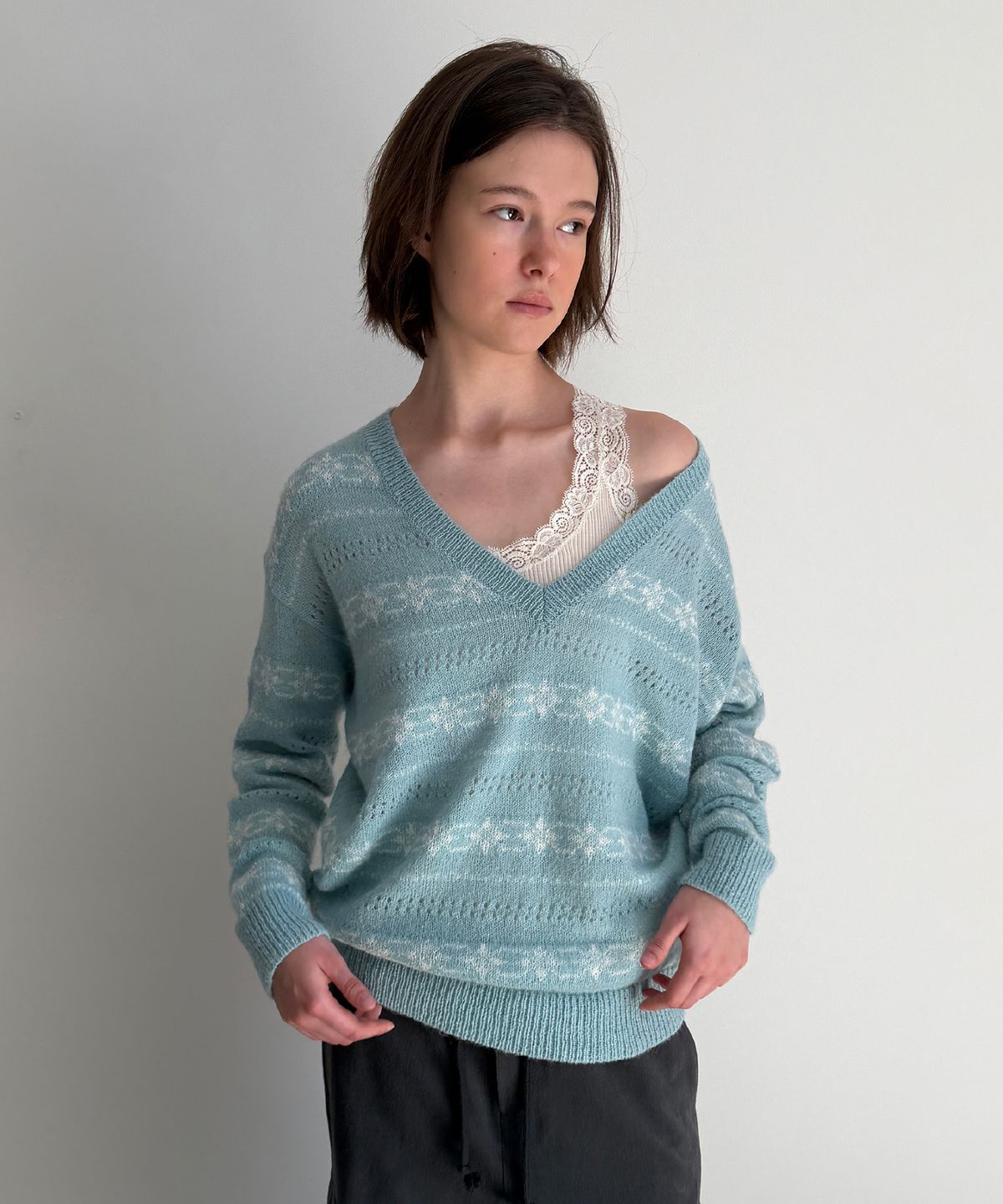 토아베(TOAVE) Snowflake Alpaca Deep V-Neck Knit (Powder blue)
