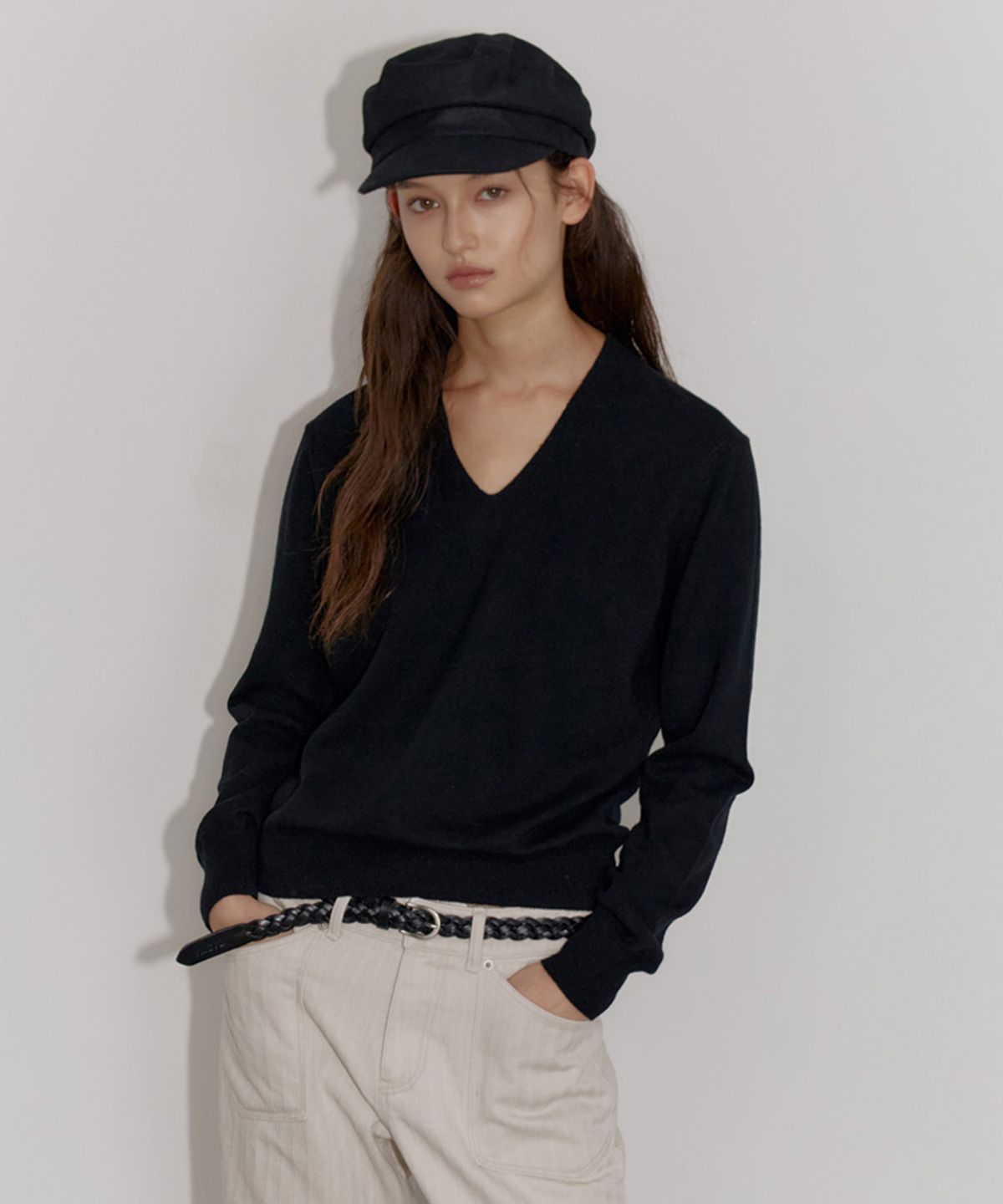 닌닛(NINNIT) Cashmere wool blended v-neck knit (BLACK)