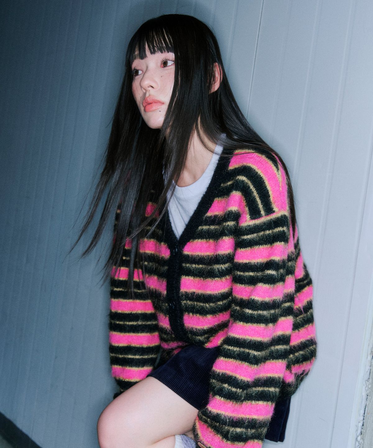 키르시(KIRSH) 헤어리 스트라이프 브이넥 가디건 [블랙]
