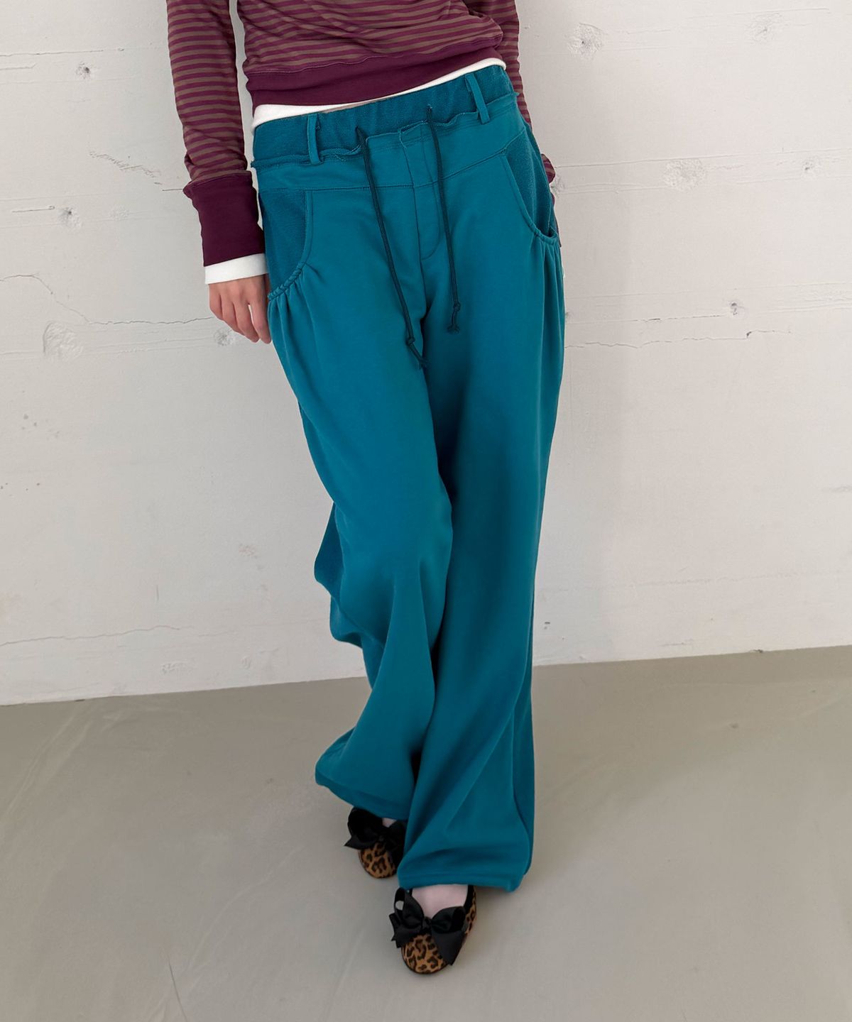 헤레틱(HERETIC) RAW EDGE RUCHED SWEAT PANTS / teal