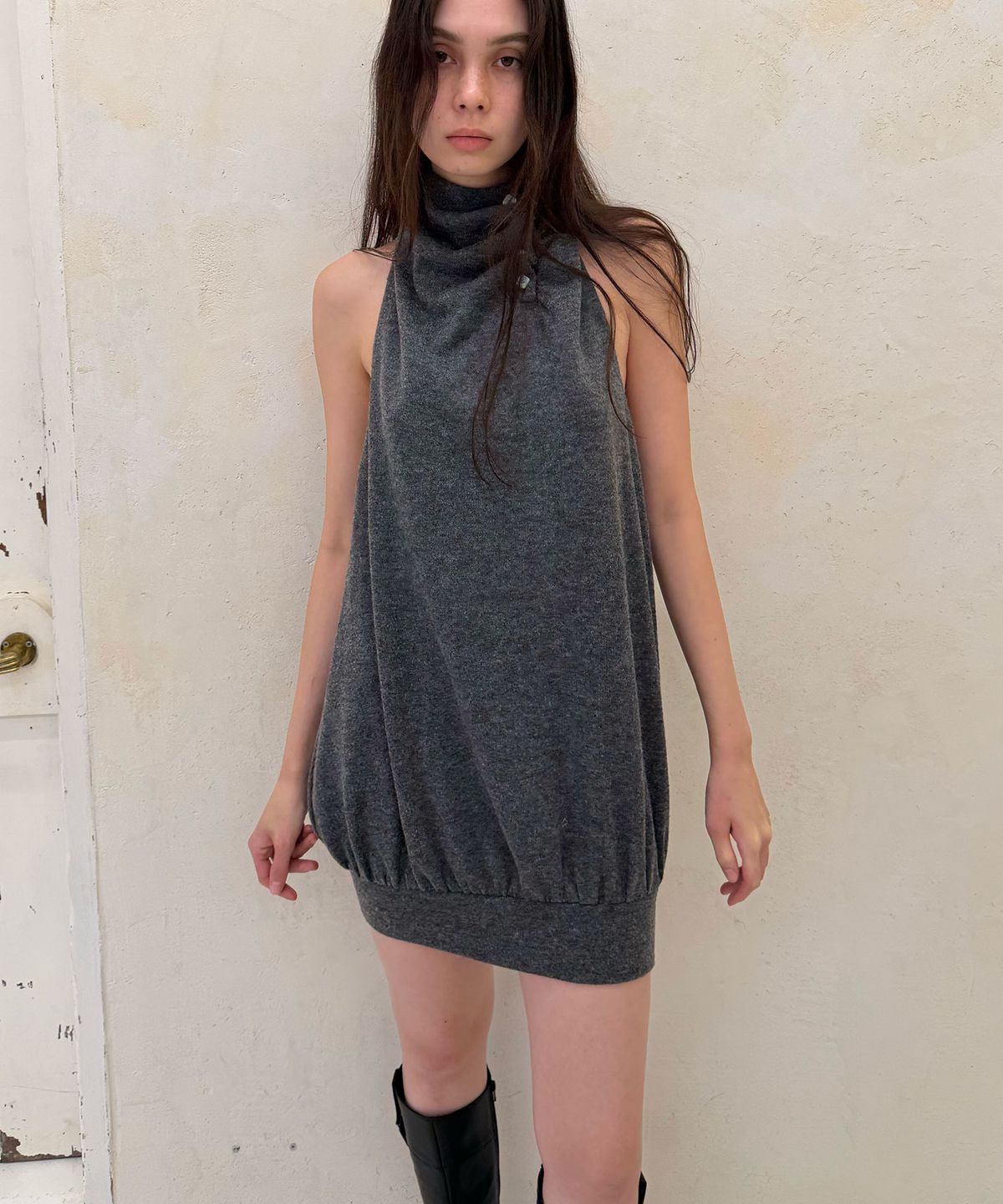 헤레틱(HERETIC) BUTTON DRAPED HALTER NECK DRESS / charcoal