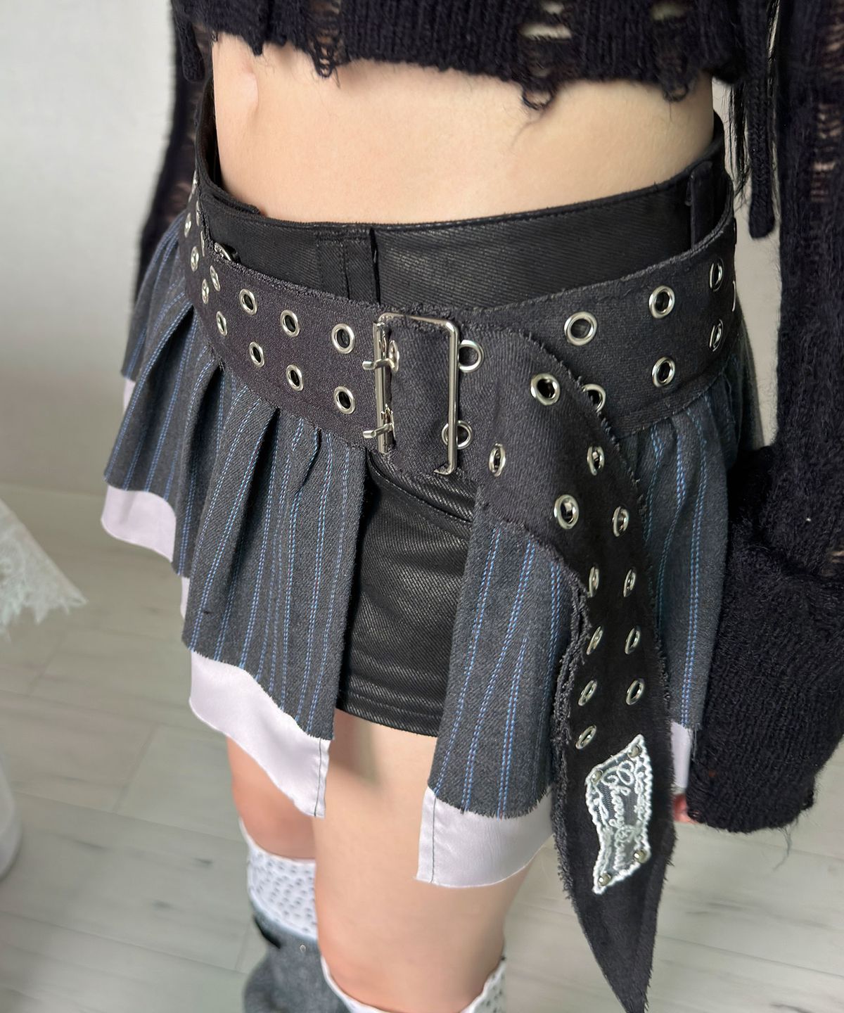 체리퀴리(CHERRYQUIRI) pleats layered skirt belt - charcoal stripe